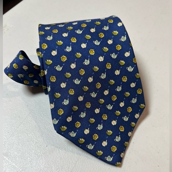 Salvatore Ferragamo 100% Silk Made in Italy Navy Tea Kettle All Over Pattern Tie - Picture 1 of 9